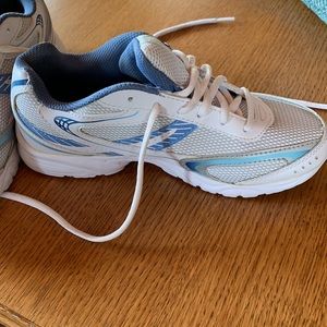 Cross Trekkers Sneakers! 👟